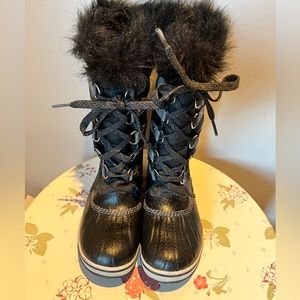 Tofino II black boot from Sorel
